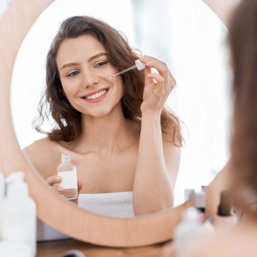 32.2 - thegioiskinfood.com - Bôi serum trước kem chống nắng để bảo vệ da tối ưu