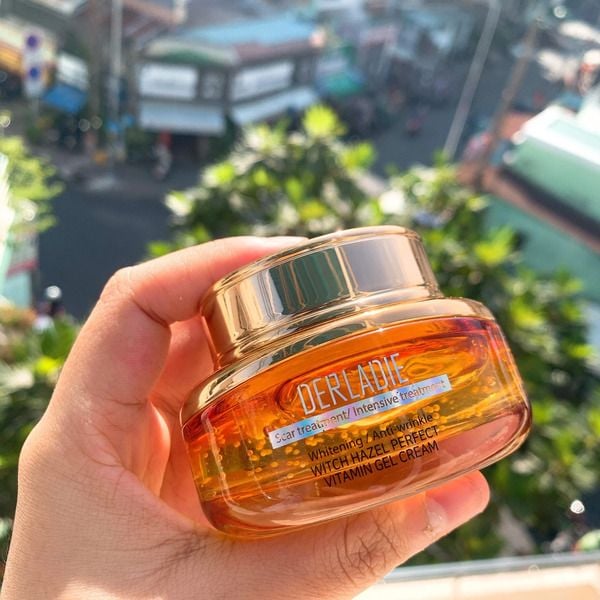 Gel cấp ẩm cho da Derladie Witch Hazel Perfect Vitamin Gel Cream