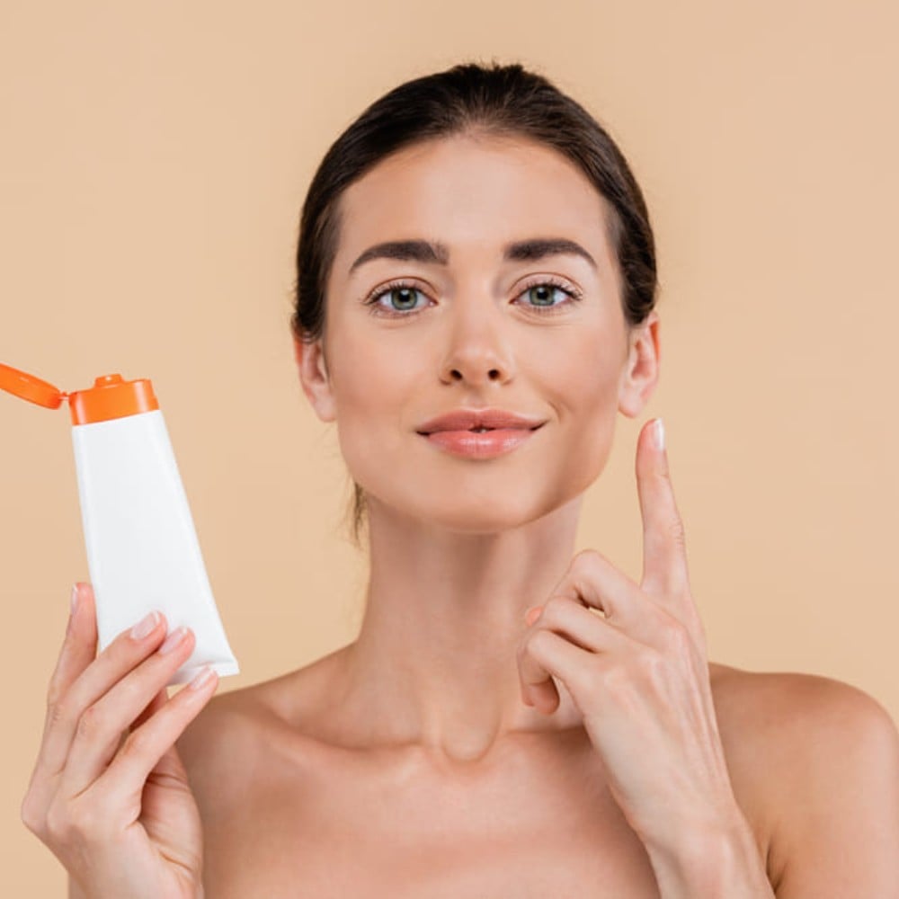 34.1 - thegioiskinfood.com - Kem chống nắng nâng tone giúp làm sáng màu da tự nhiên