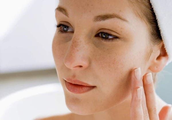 Kem chống nắng giúp bảo vệ da khỏi bụi bẩn, tia UV có hại