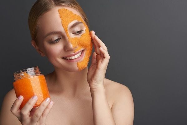 Mặt nạ cà rốt sữa tươi làm trắng da tự nhiên