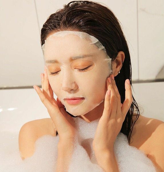 Mặt nạ collagen tươi giúp tái tạo và căng bóng làn da