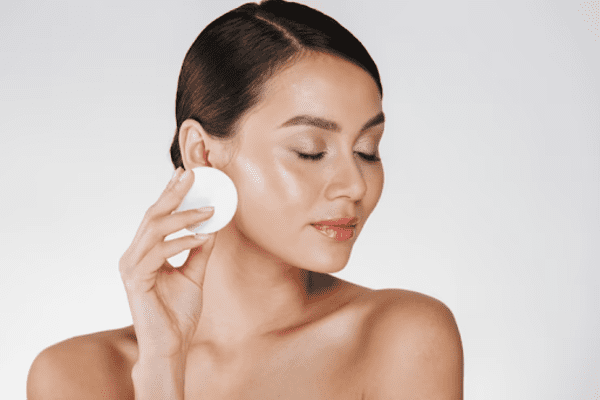 Nước cân bằng giúp kiểm soát dầu, cấp ẩm và làm sạch da