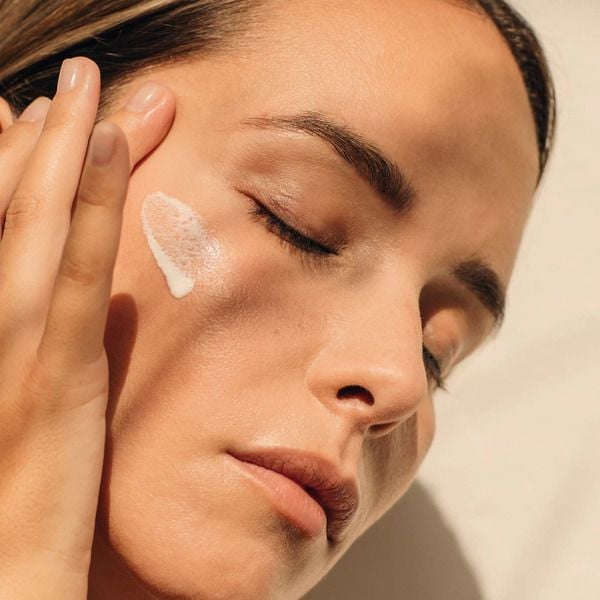 Retinol giúp bảo vệ da khỏi tác hại của ánh nắng mặt trời
