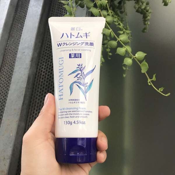 Sữa rửa mặt của thương hiệu Hatomugi có độ pH an toàn