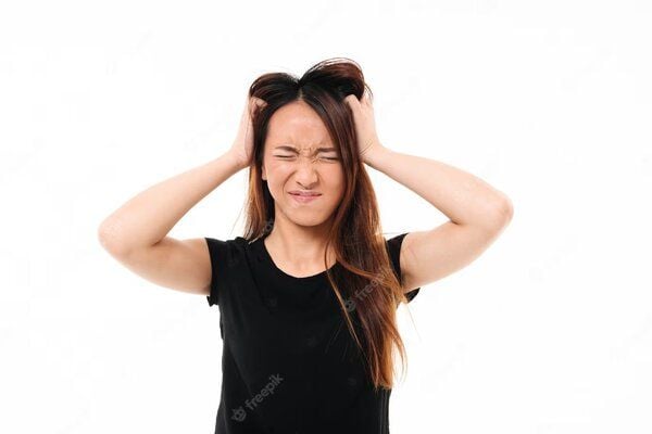 Tình trạng gàu làm cho da dầu ngứa ngáy, khó chịu