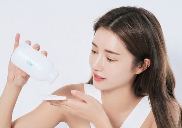Toner là bước hỗ trợ làm sạch da từ sâu trên trong
