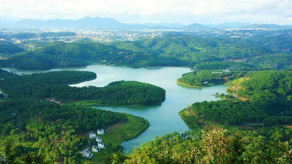 Tuyen Lam Lake