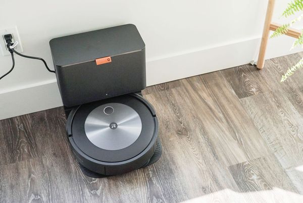 Robot hút bụi iRobot Roomba j7 Plus