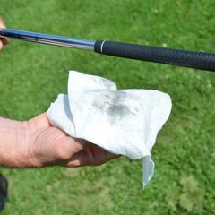 vệ sinh shaft gậy golf bằng khăn ẩm