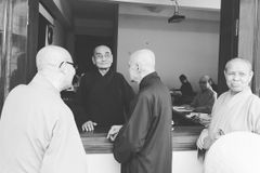 Hòa thượng Thích Thiện Tâm thăm Thư viện Huệ Quang