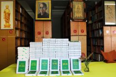 Chùa Quảng Hương Già Lam tặng Thư viện Huệ Quang bộ PHÁP ẢNH LỤC của Trưởng lão Ht. Thích Trí Quang