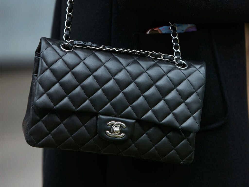 Bảo quản túi Chanel da cừu: Câu hỏi thường gặp