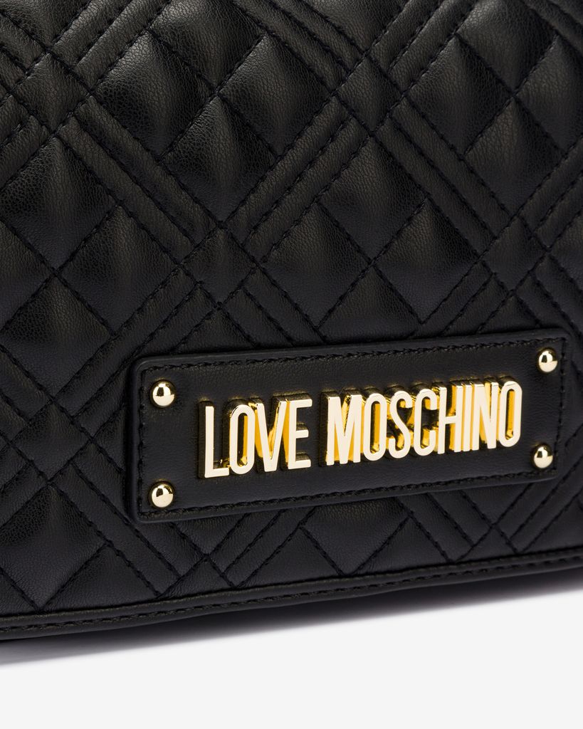 Moschino cùng những mẫu túi xách được săn đón nhất