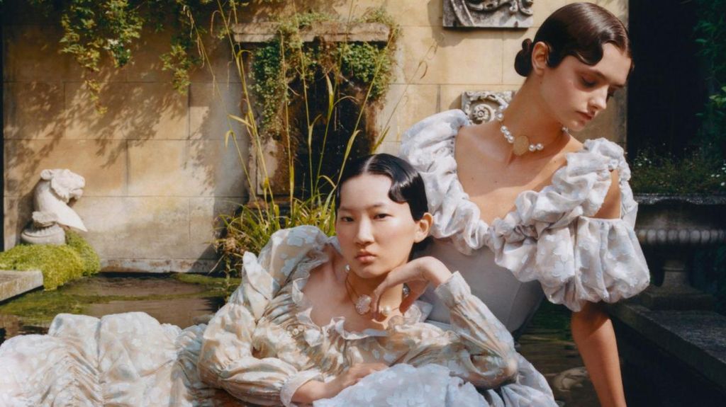 Mùa xuân sẽ vui hơn với những mẫu váy xuân này