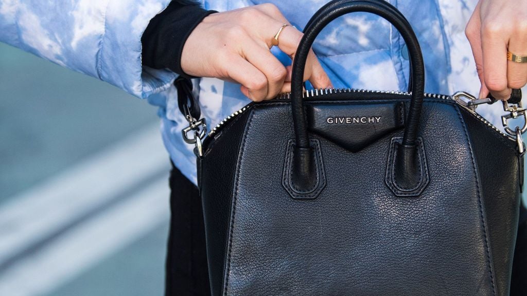 Túi xách Givenchy cùng những thiết kế sang trọng, phá cách (phần 2)