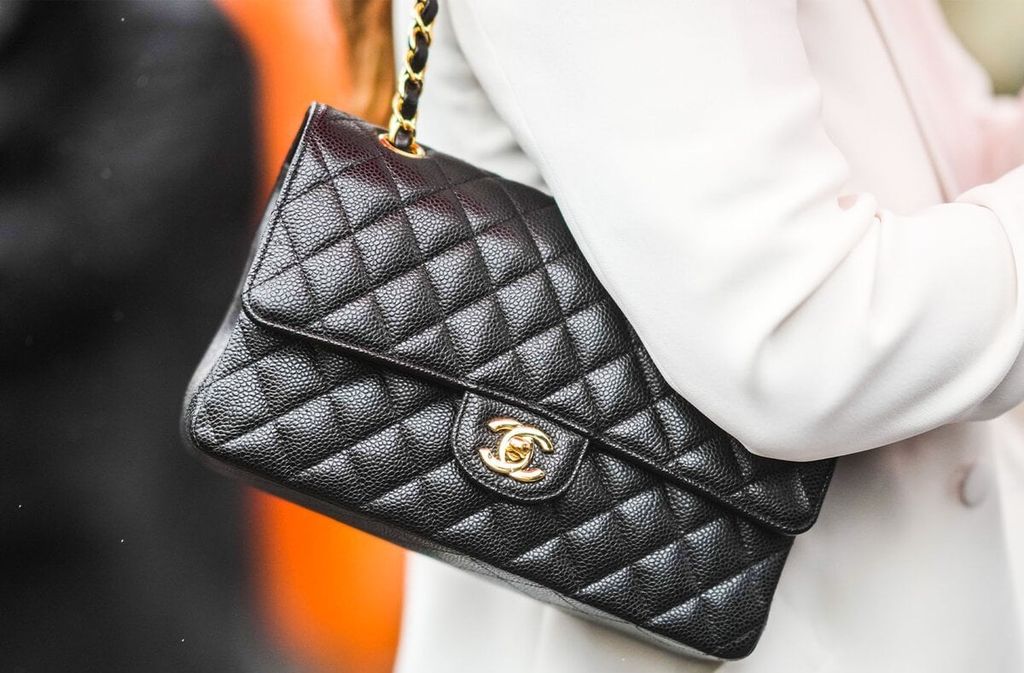 Hiểu Hơn Về Classic Flap Bag Kinh Điển Của Chanel