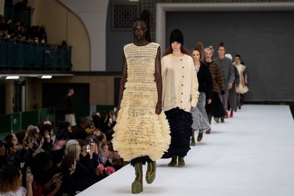 Cập nhật các sàn diễn Thu Đông 2022 tại LFW