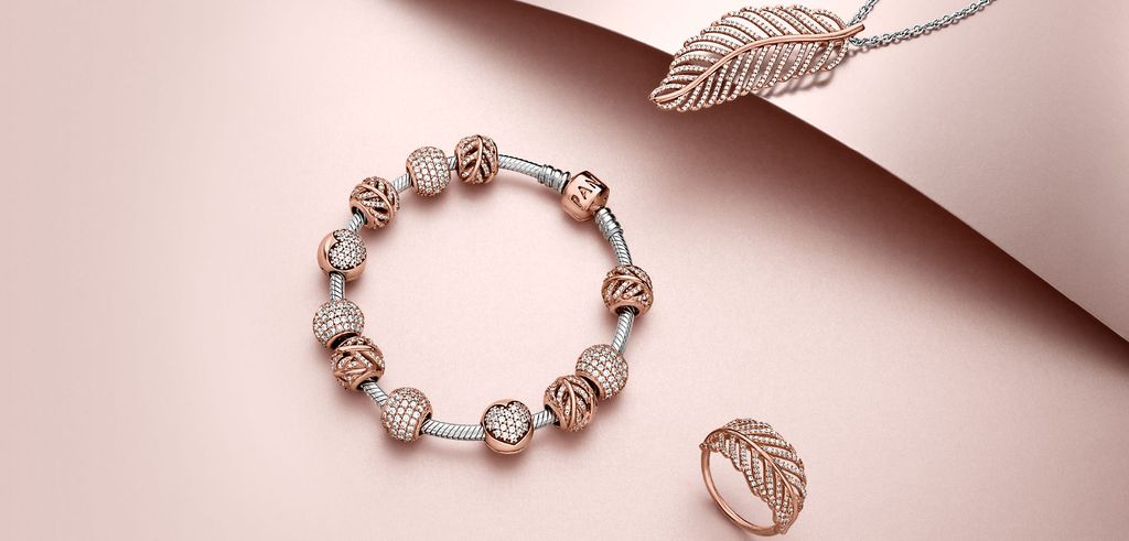 Xu hướng đặt charm trên vòng tay Pandora 2022