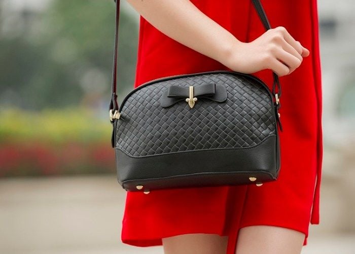 Phối Đồ Với Túi Đeo Chéo Dành Cho Nữ