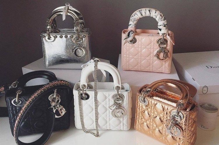 Những Chiếc Túi Xách Đi Cùng Năm Tháng