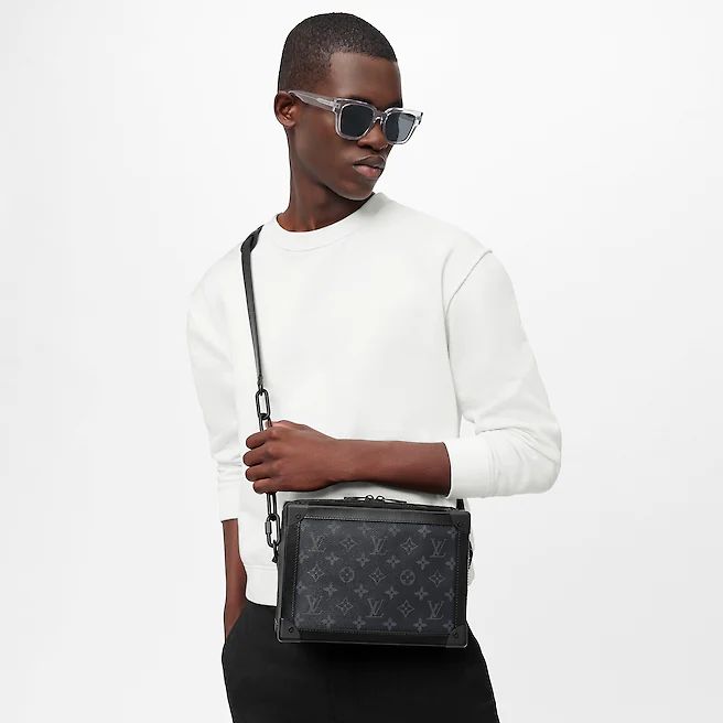 Chiếc túi xách Louis Vuitton Soft Trunk