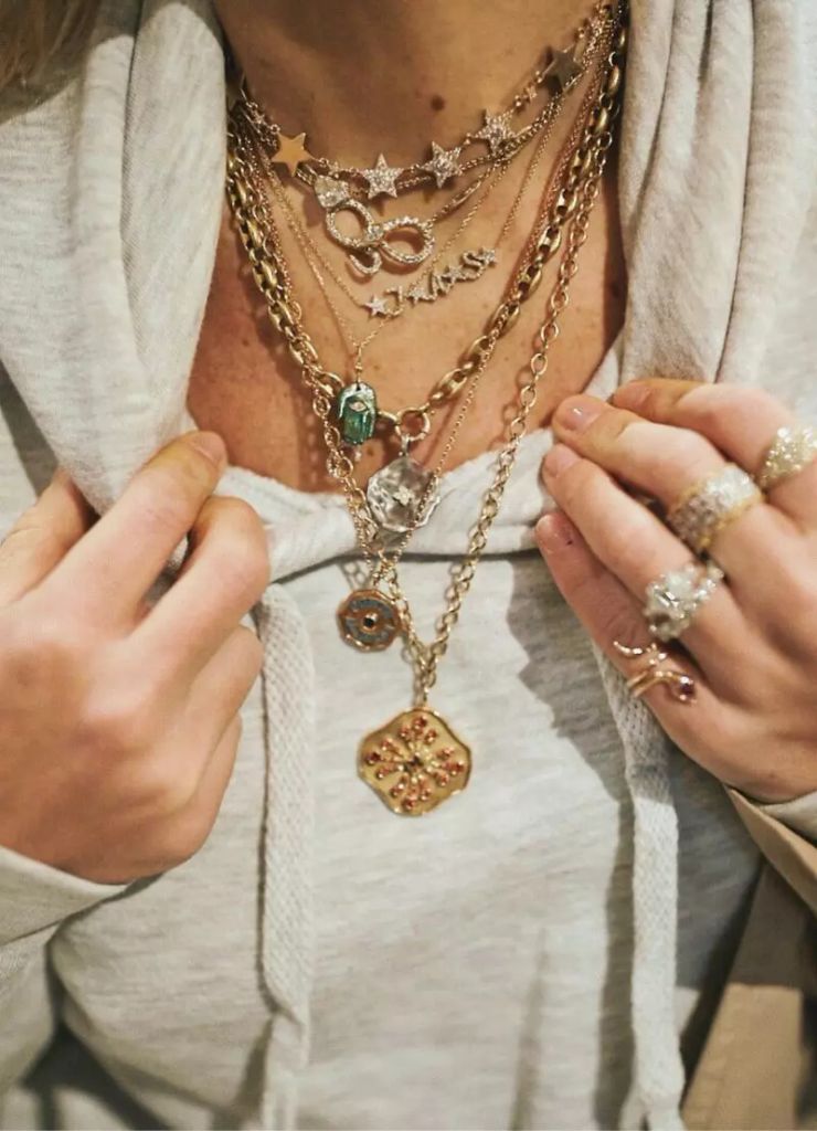Trang sức Talismanic bảo vệ chủ nhân và ý nghĩa