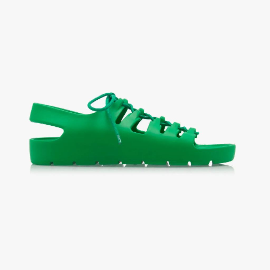 Jelly Sandals đã trở lại và các mẫu phổ biến 2022