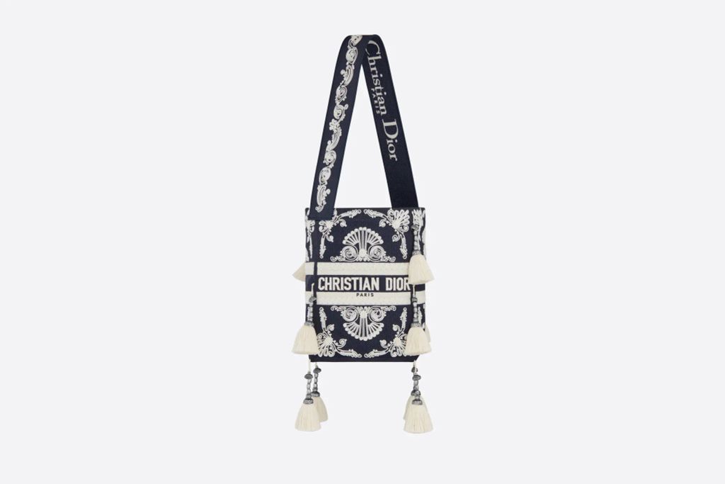 Dior D-Bubble Bucket Bag được ưa chuộng nhất