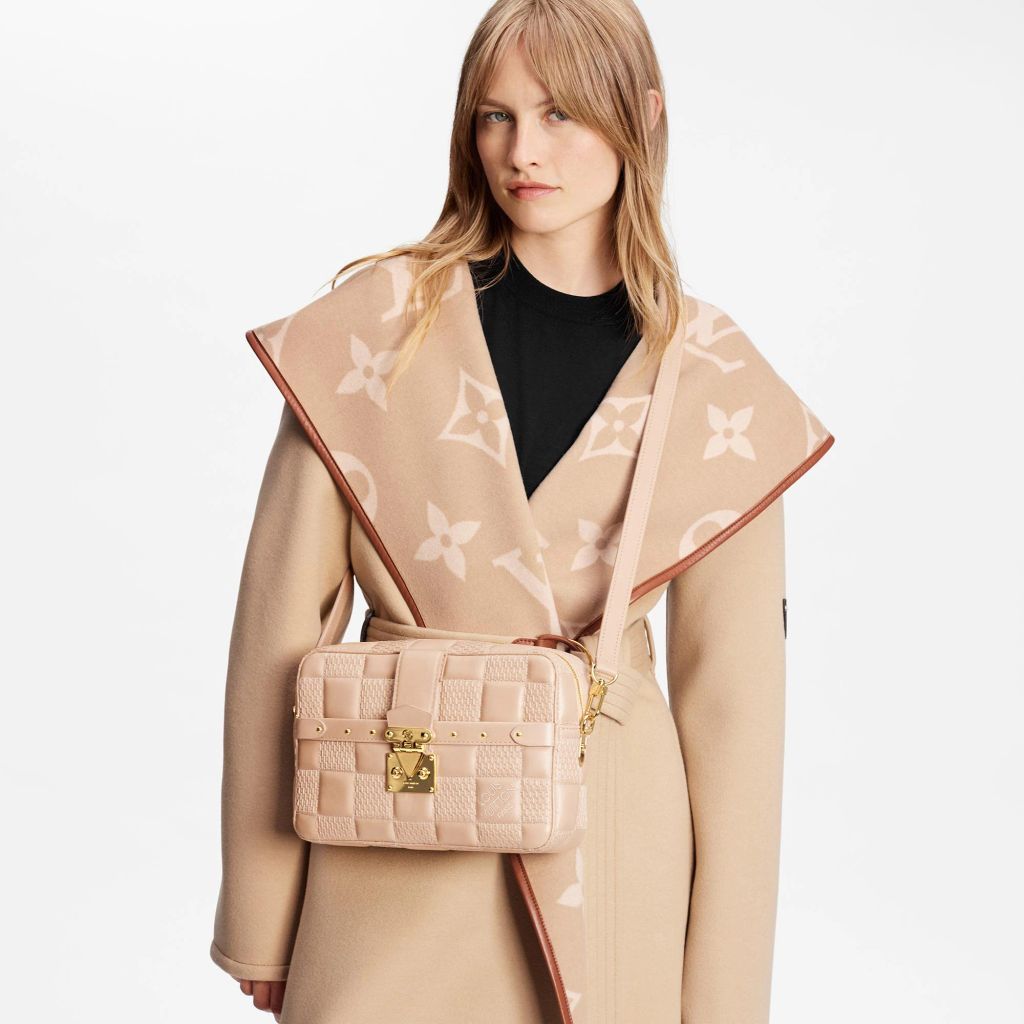 Review chiếc túi xách Louis Vuitton Troca
