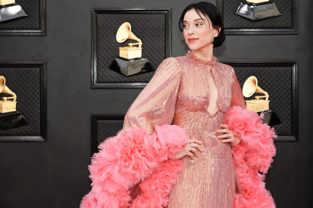 10 bộ trang phục đẹp nhất thảm đỏ Grammy 2022