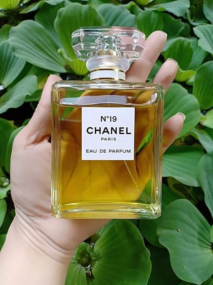 Chanel No19 Eau De Parfum SprayCristal Bottle buy to Iran CosmoStore Iran