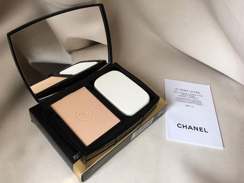 Chanel Le Blanc OilinCream Compact Foundation