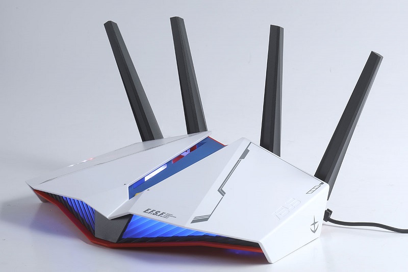 Bộ định tuyến WiFi 6 Asus RT-AX82U Gundam Edition