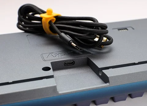 GEARVN-ban-phim-ducky-one-3-tkl-daybreak