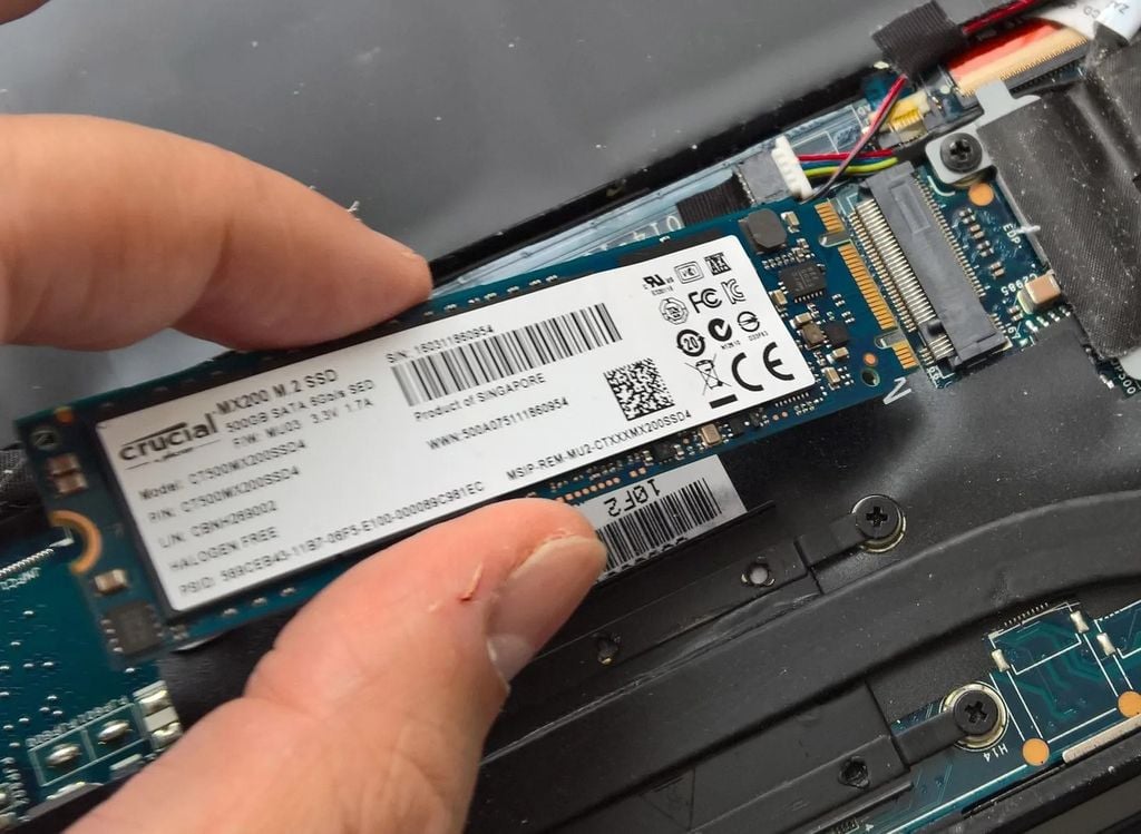 Ổ cứng SSD nhỏ gọn và dễ dàng lắp đặt - GEARVN.COM
