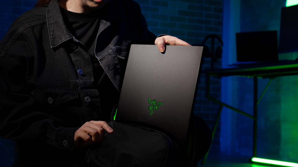 GEARVN-razer-blade-15-len-doi-cung-gpu-rtx-40-series-tu-nvidia