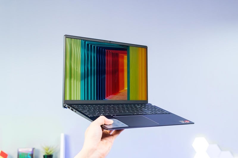 Laptop chính hãng