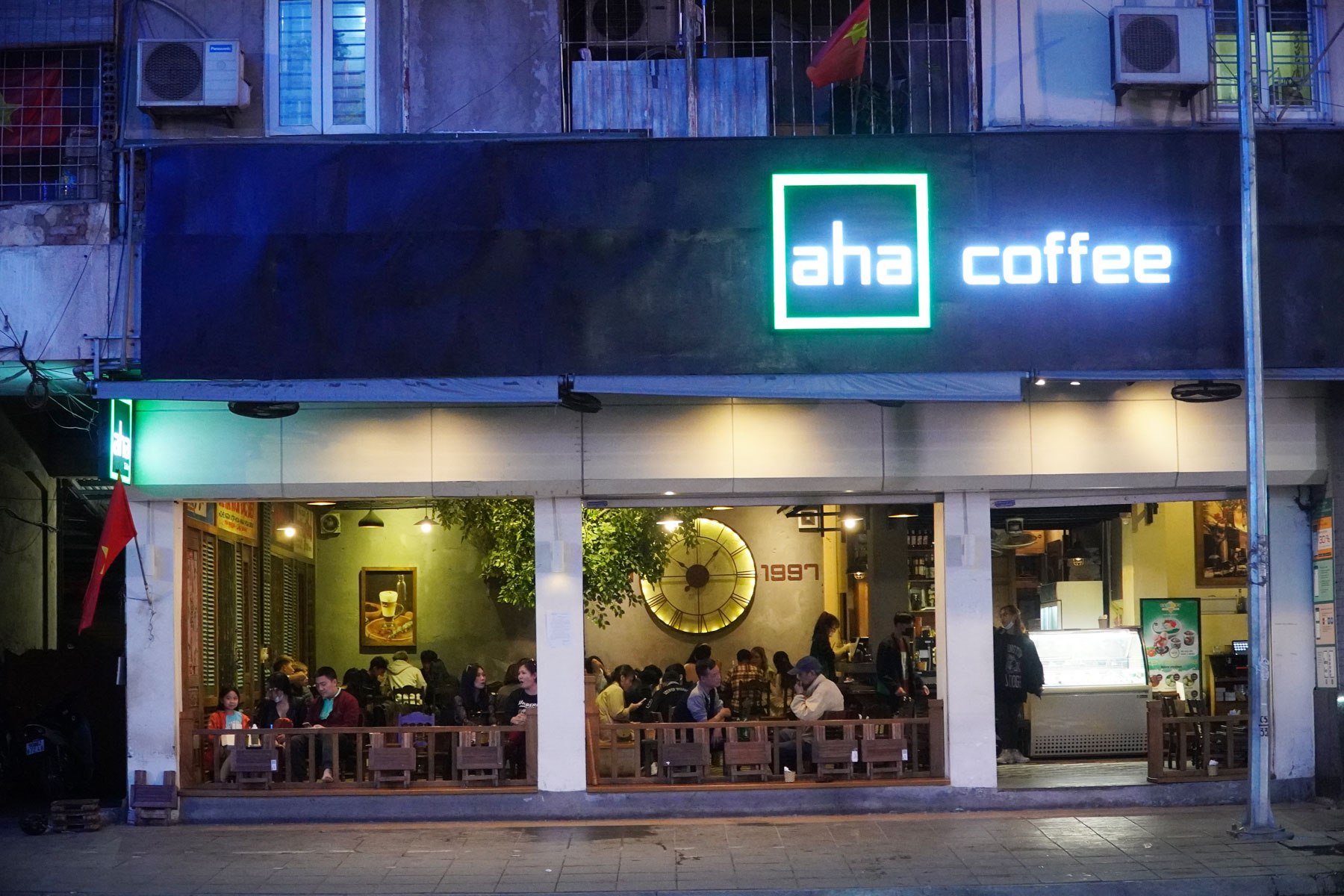 LOA GOLDSOUND CHO CHUỖI AHA CAFE, Amply 4 - 6 vùng âm lượng, loa được thiết kế riêng cho quán, miễn phí công lắp đặt