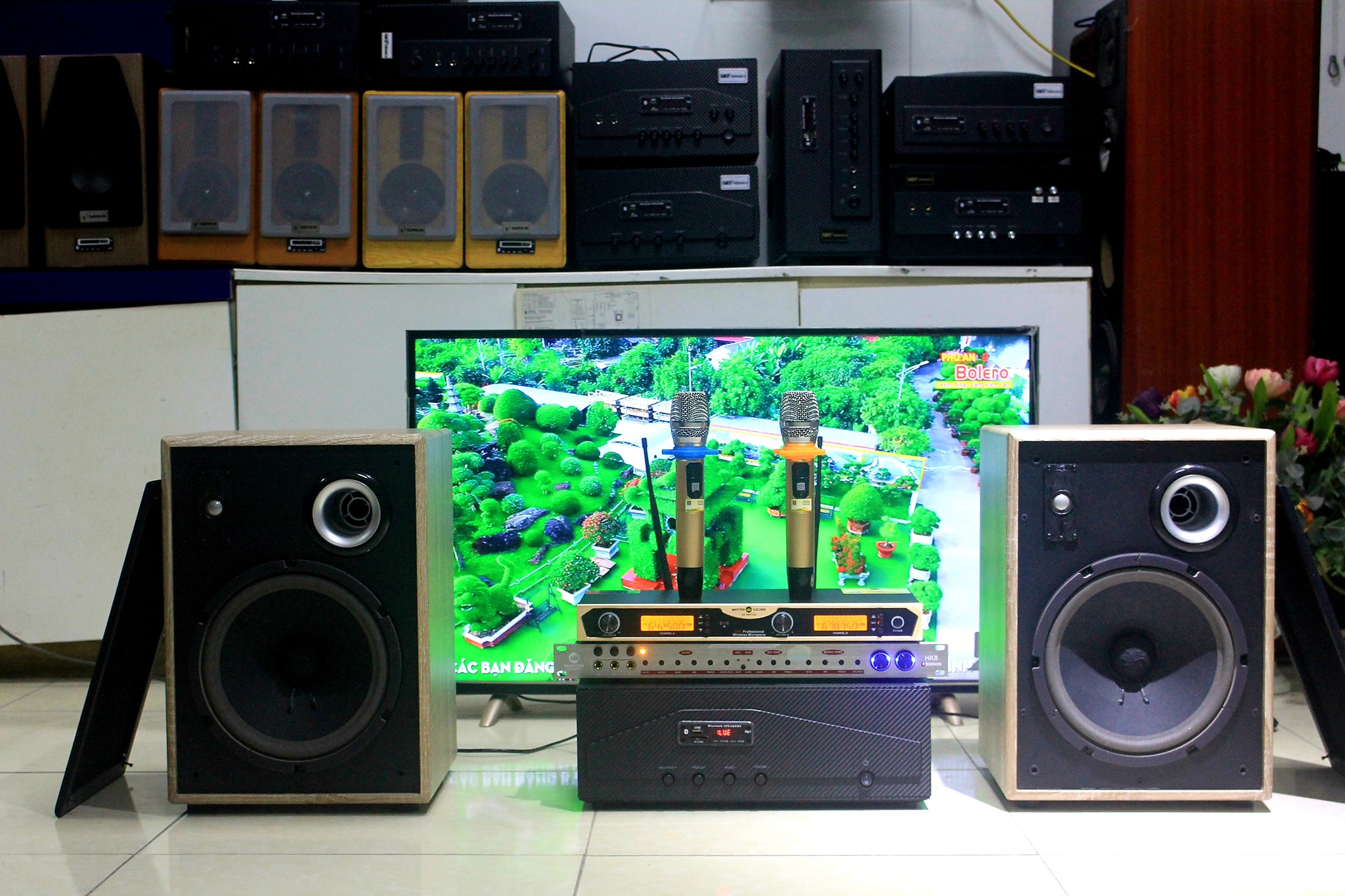 TẶNG NGAY BỘ VANG khi mua Dàn Karaoke V231