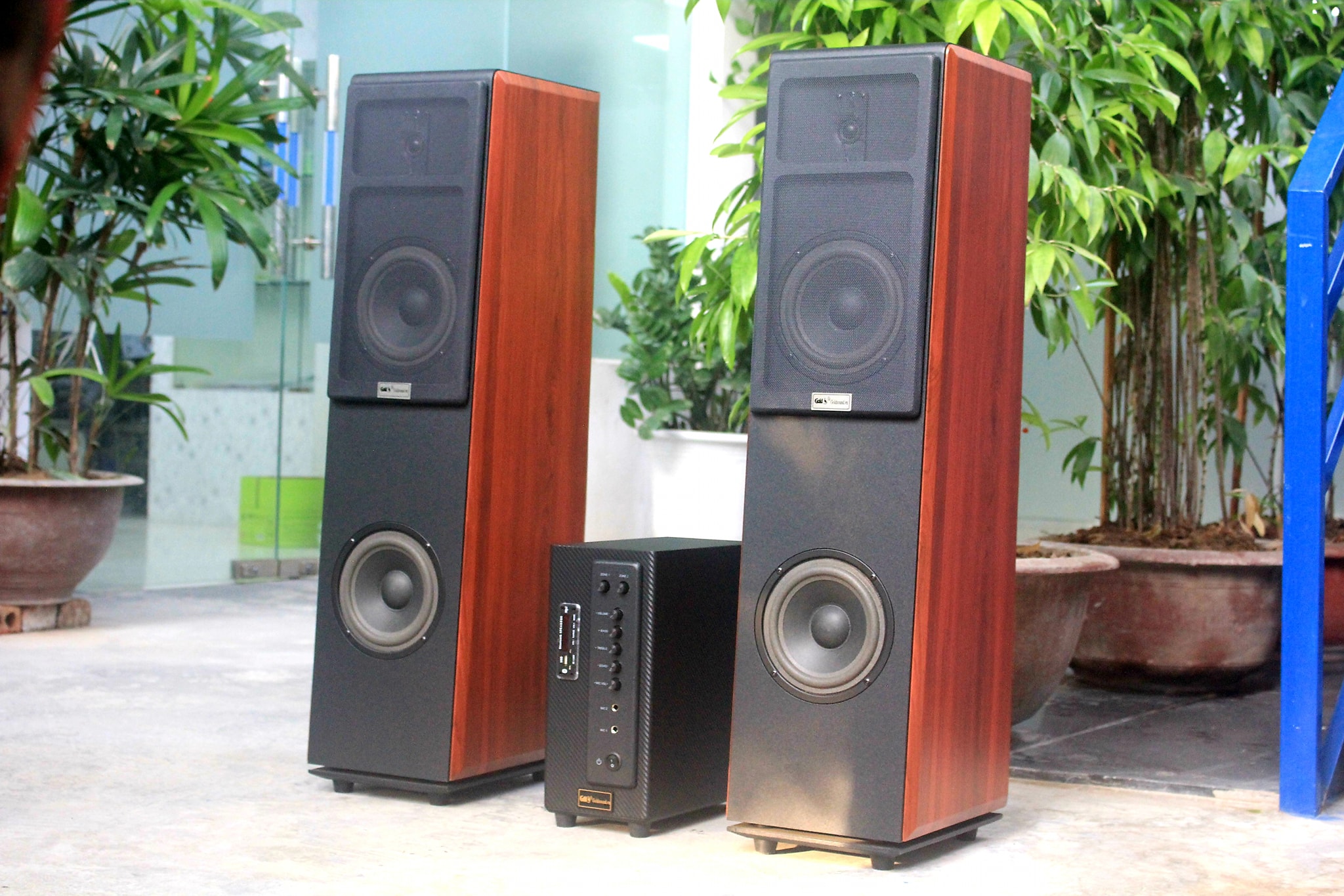 Xả tồn kho chiều nay Dàn loa cây Karaoke V300