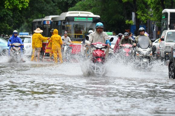 Thiết bị Smart Moto Viettel trên xe máy có bị cháy khi ngập nước ở Sài Gòn