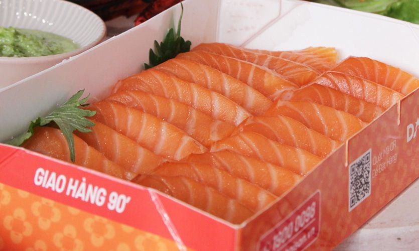 Sashimi Cá Hồi tươi ngon tại Đảo Hải Sản