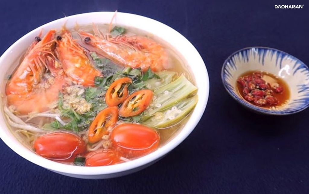 Tôm càng xanh nấu canh chua