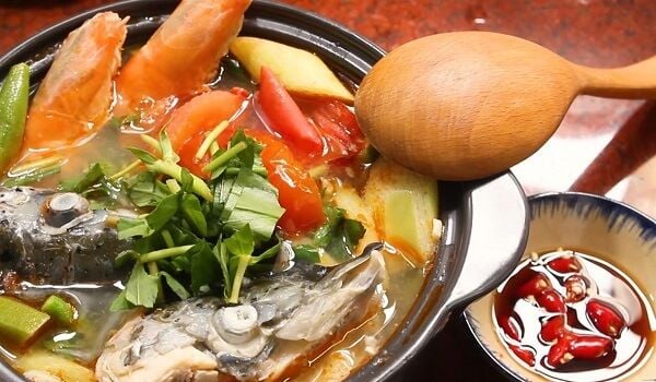 Món canh chua cá hồi cung cấp nhiều giá trị dinh dưỡng cho sức khỏe mẹ bầu