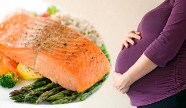Cá hồi là một nguồn thực phẩm giàu omega-3, protein, và axit béo có lợi cho sự phát triển của não bộ thai nhi