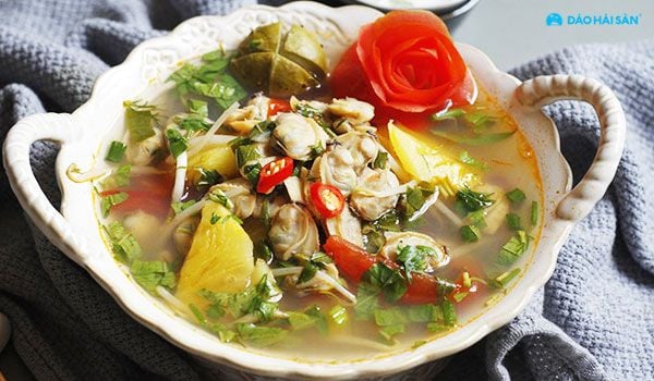 Bạn có thể nấu canh ngao với dứa cho bữa ăn thêm phong phú