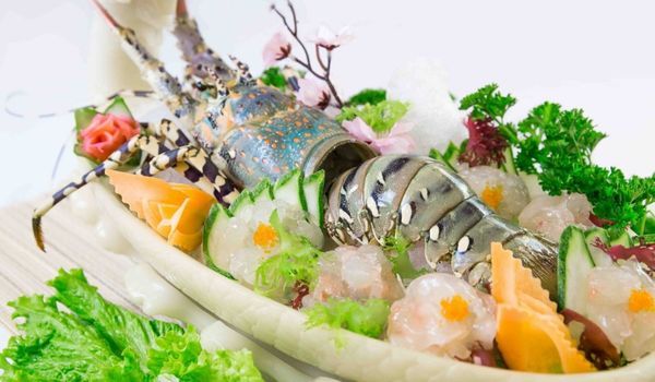 Làm Salad tôm hùm cùng với nhiều nguyên liệu tươi xanh