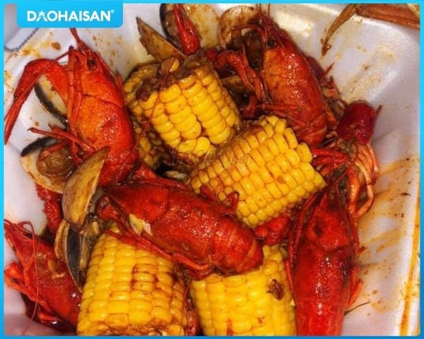 Tôm hùm đất sốt cajun là một món ăn tương đối đơn giản