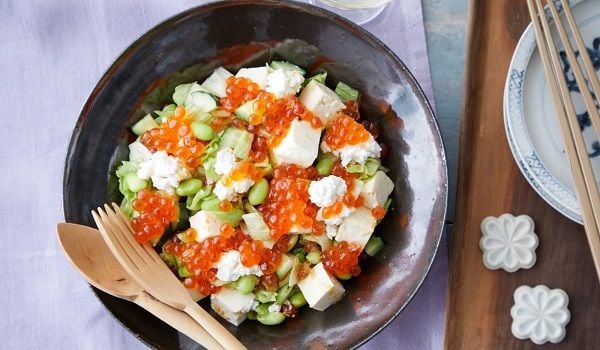 Salad trứng cá hồi là món ăn dễ làm và có thể hấp dẫn bất cứ thực khách nào
